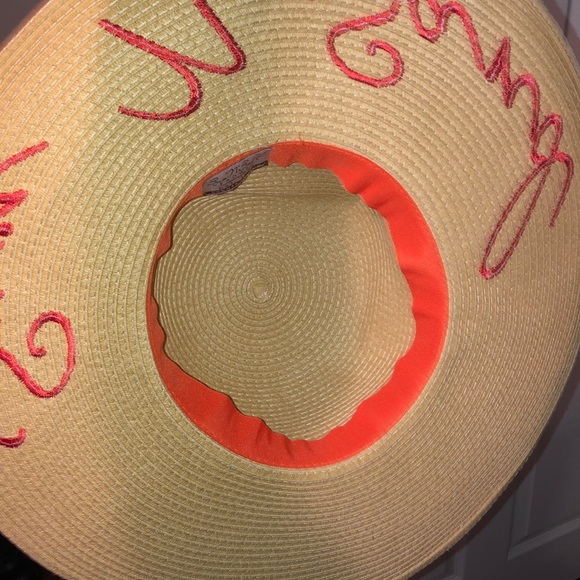 Beach hat - Picture 2 of 3